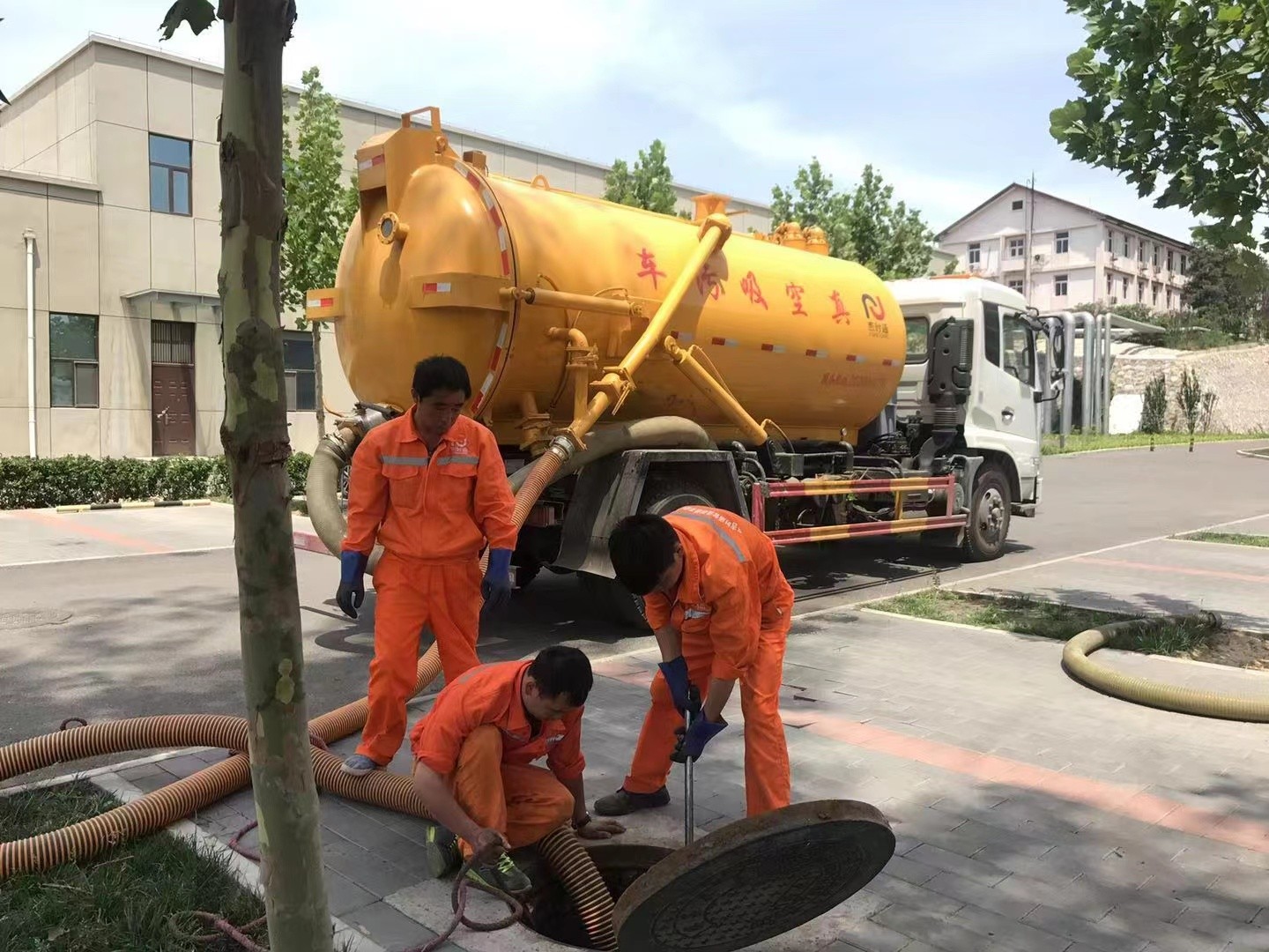 东洲化粪池清理与5-8吨吸粪车施工效率分析